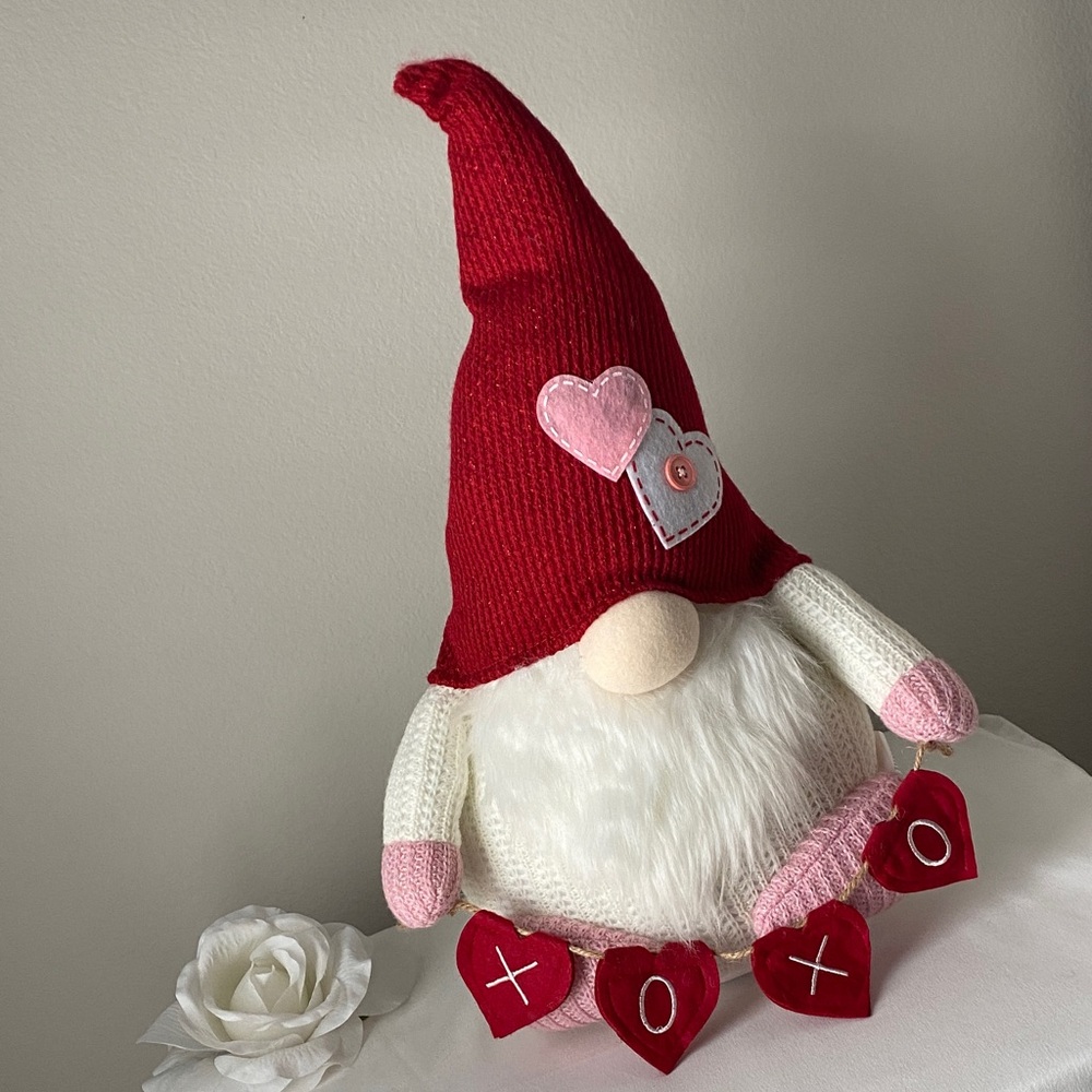 Adorable Happy Valentine's Day Hearts & Kisses XOXO Love Banner Gnome - Picture 5 of 6